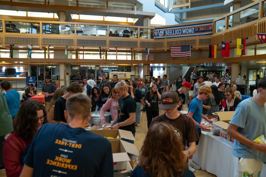 Freshman students eat in the Greenwood Student Center